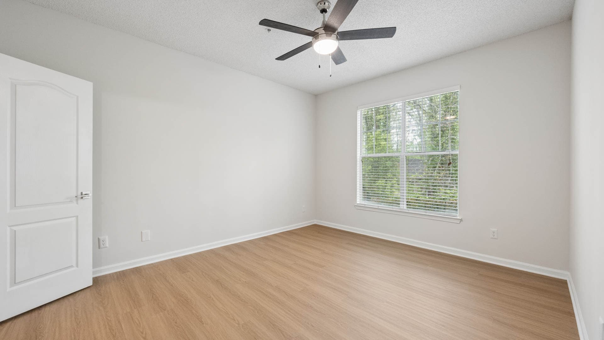 Lex Alpharetta Apartments 4 of 11