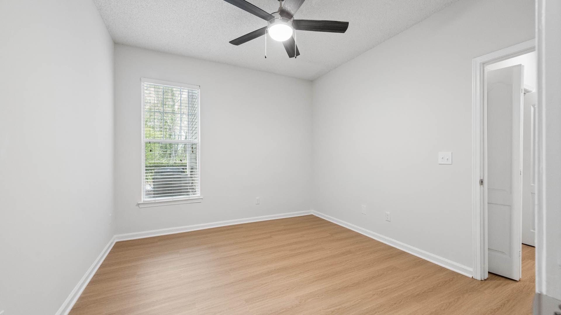 Lex Alpharetta Apartments 6 of 11