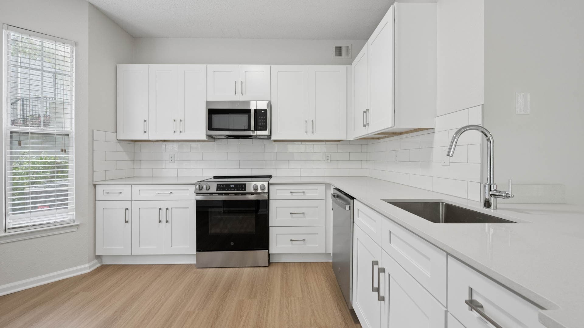 Lex Alpharetta Apartments 2 of 10