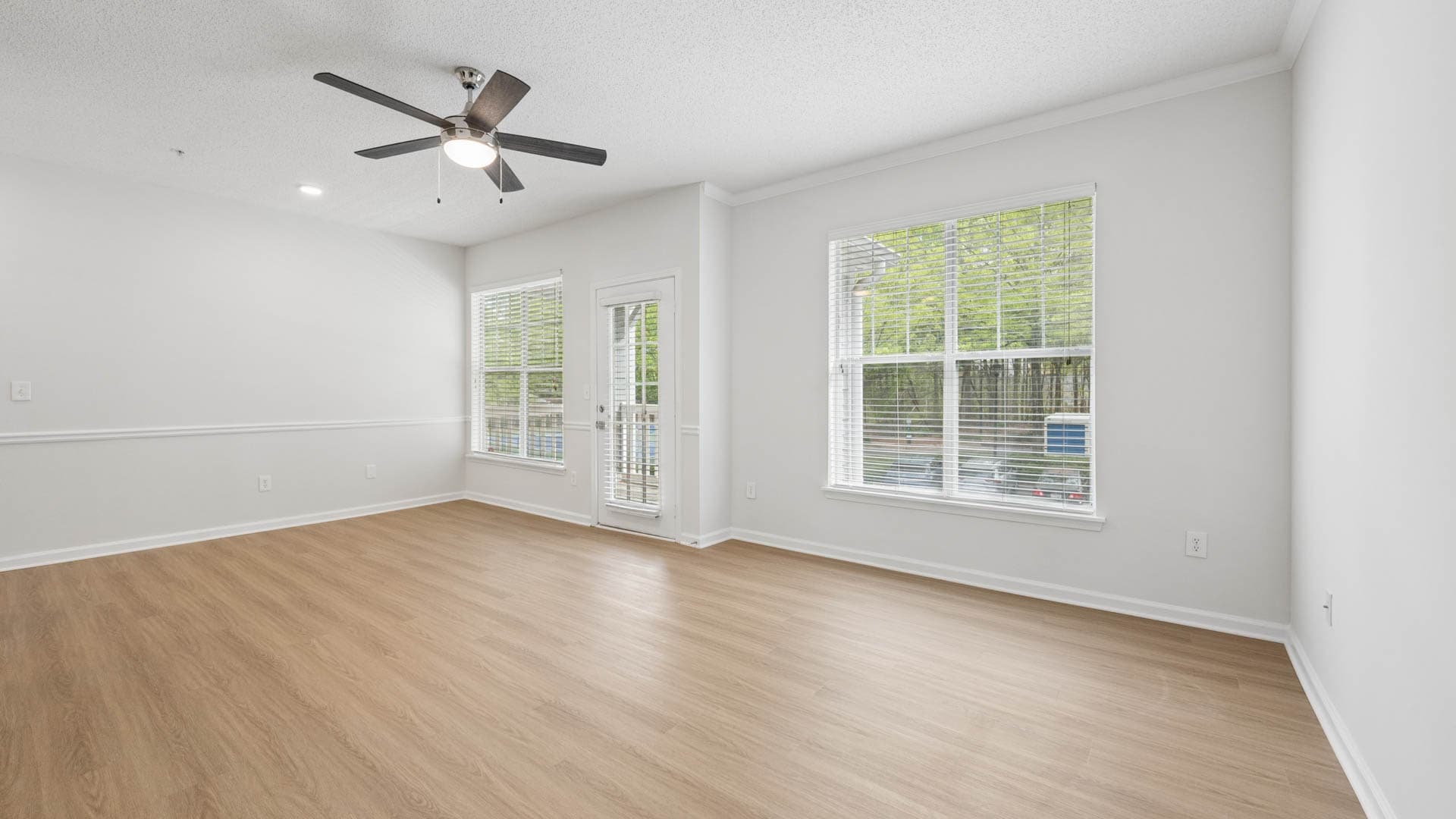 Lex Alpharetta Apartments 3 of 9