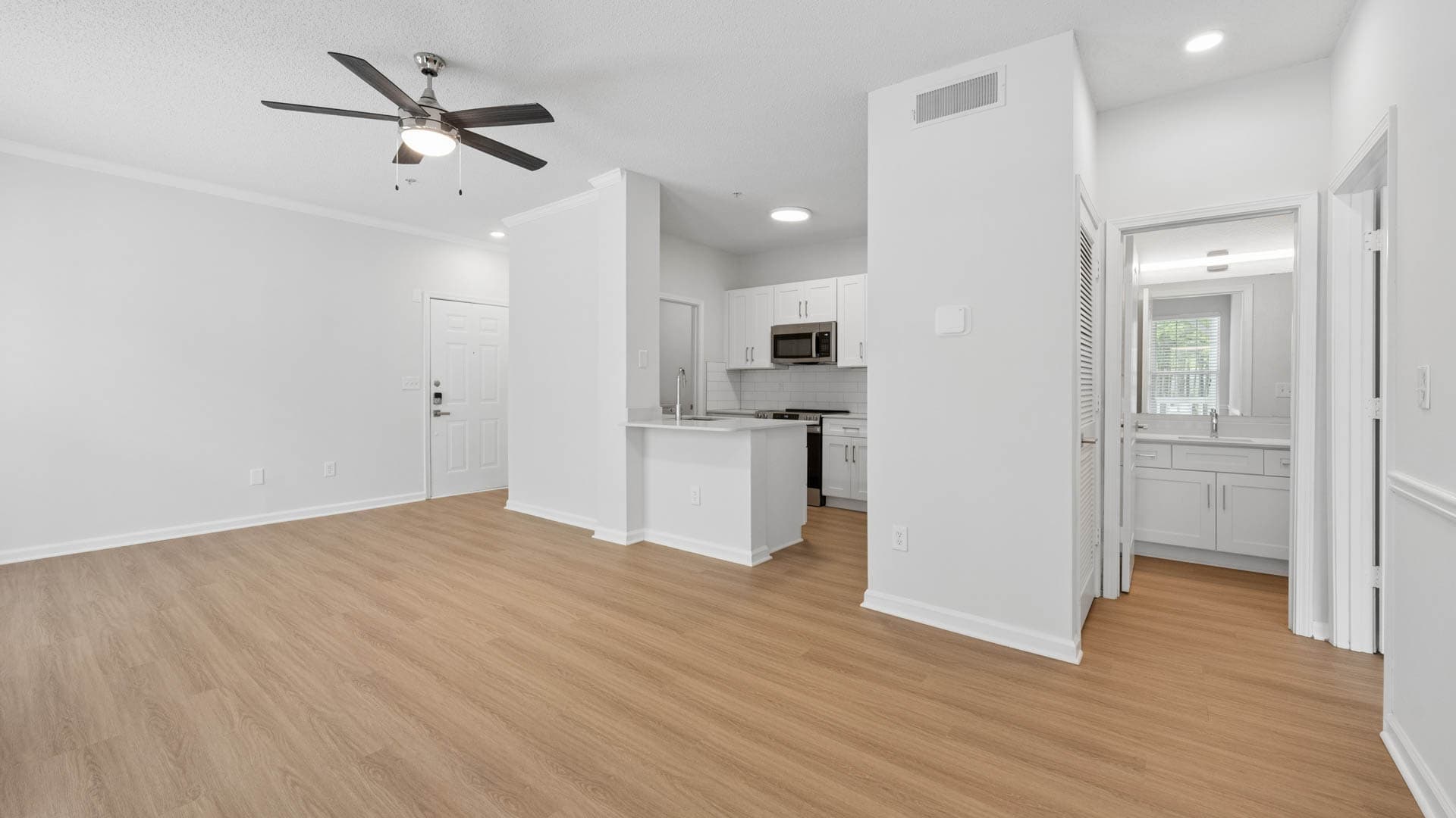 Lex Alpharetta Apartments 4 of 9