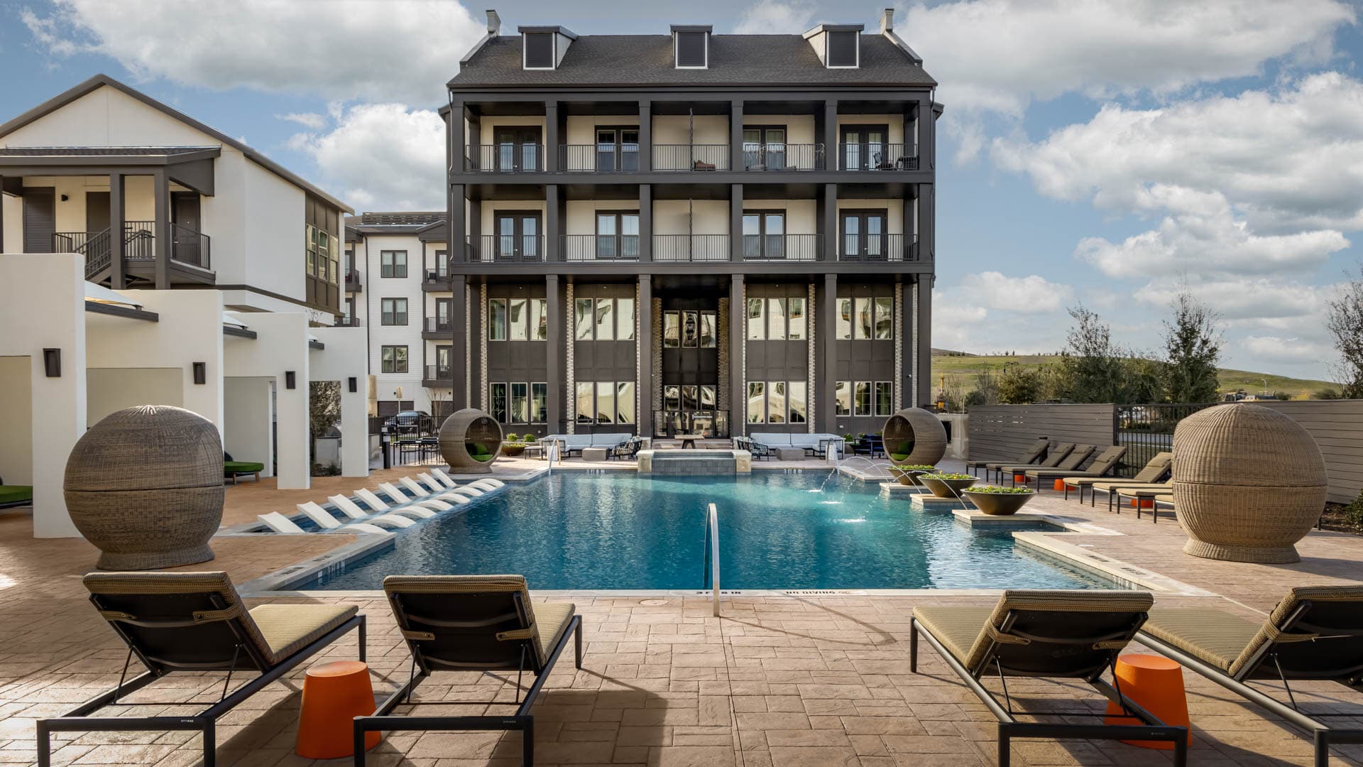 The Louise Apartments 45 of 99