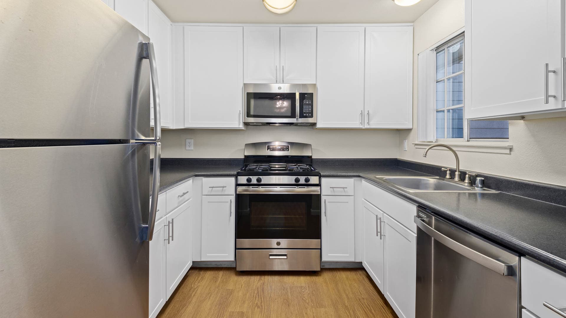 Lantern Cove Apartments 9 of 14