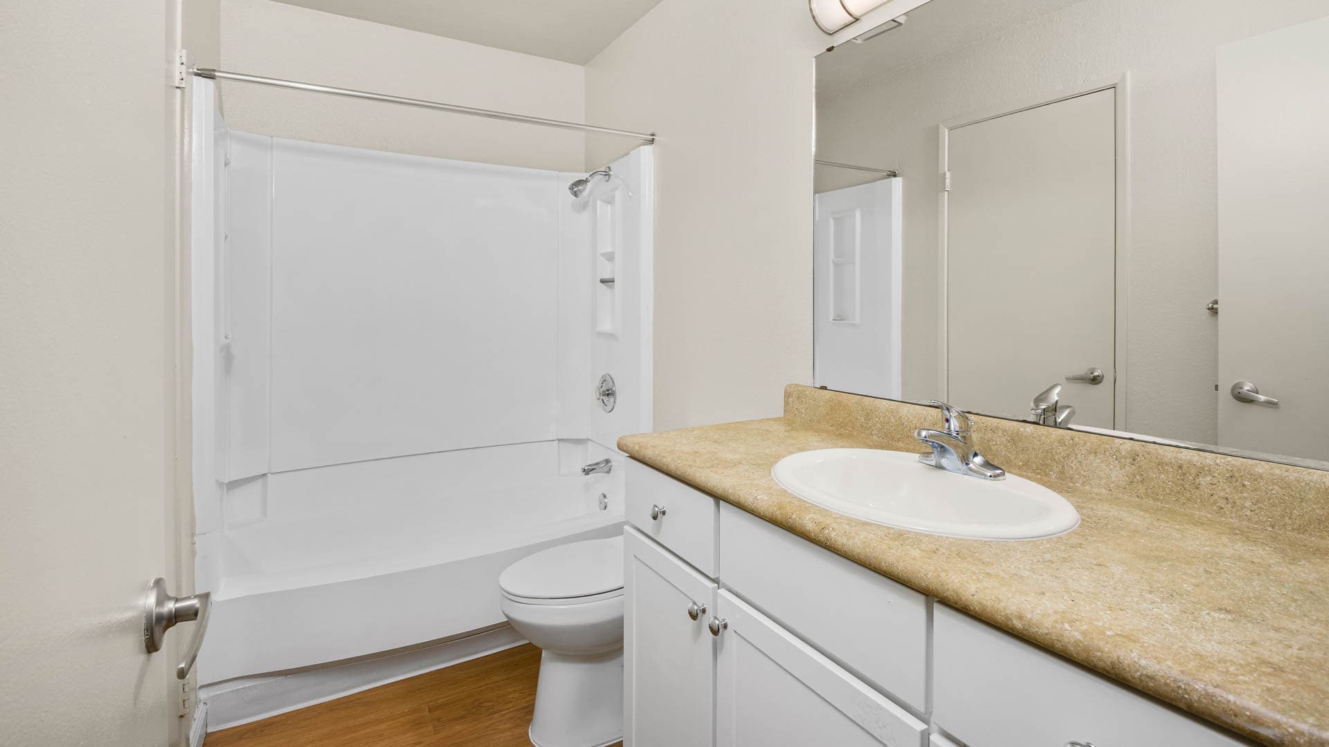 Lantern Cove Apartments 7 of 14