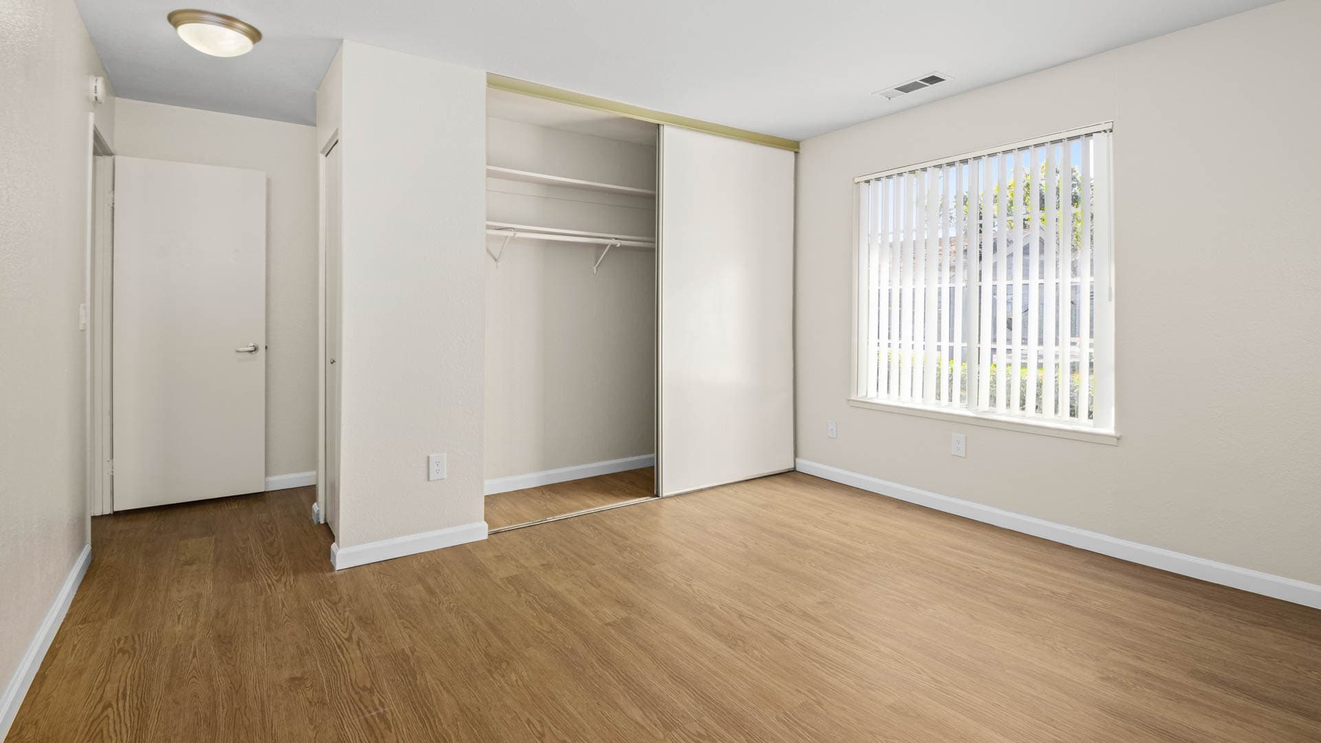 Lantern Cove Apartments 13 of 14