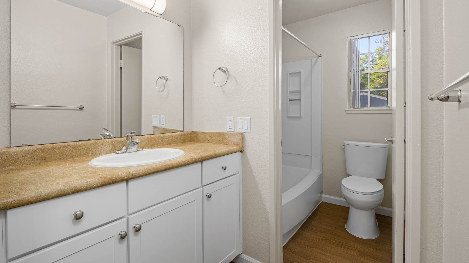 Lantern Cove Apartments 12 of 14