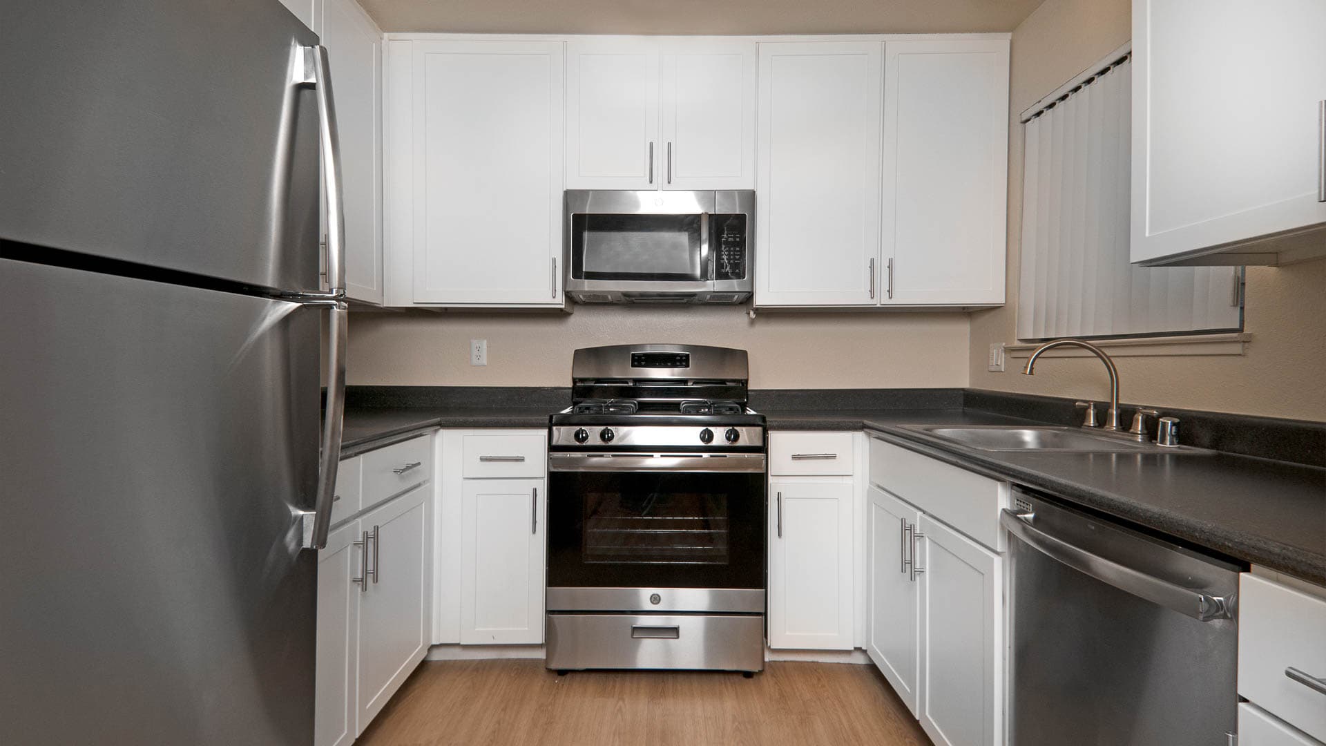Lantern Cove Apartments 3 of 14