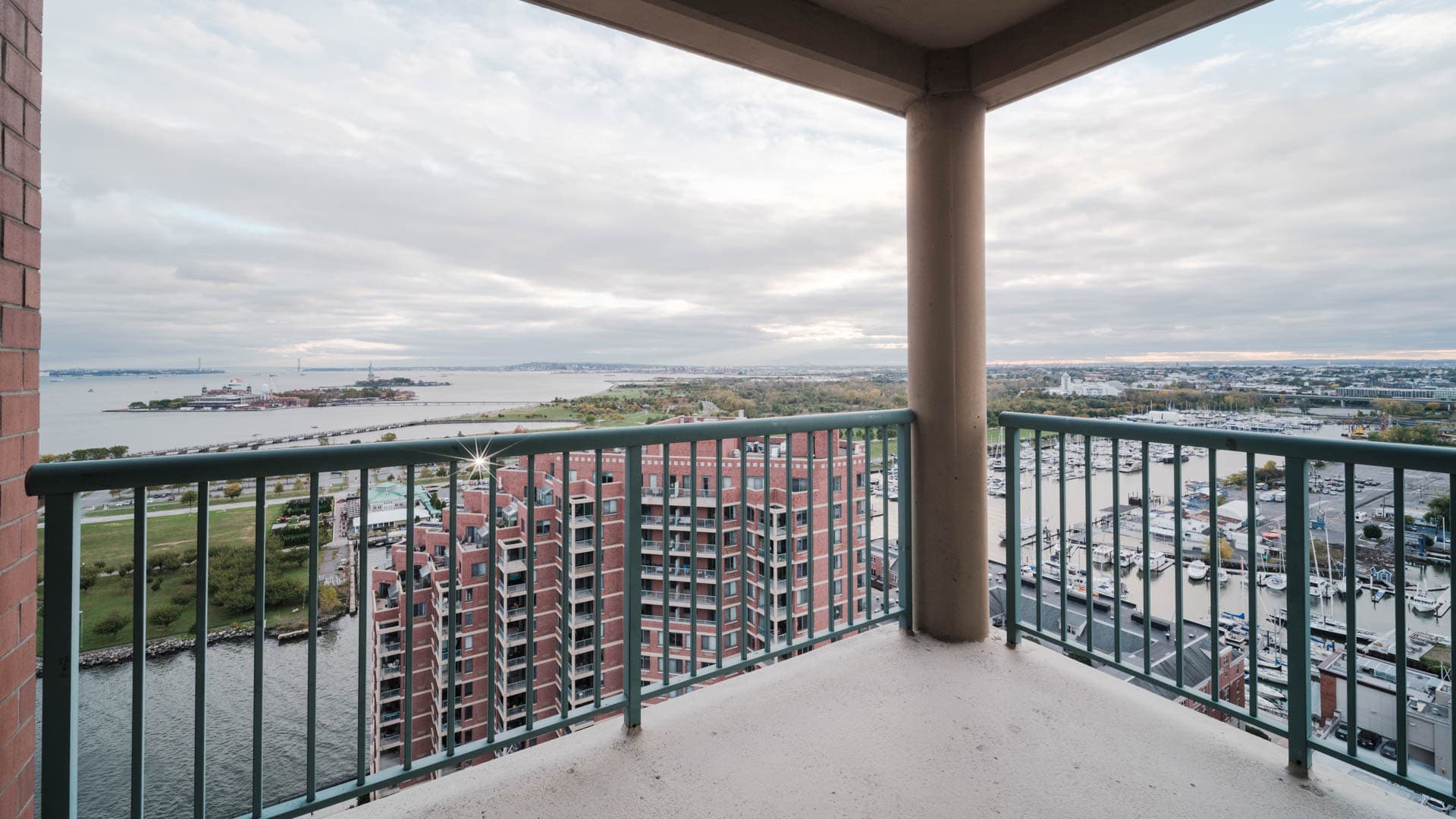 Portside Towers Apartments 1 of 8