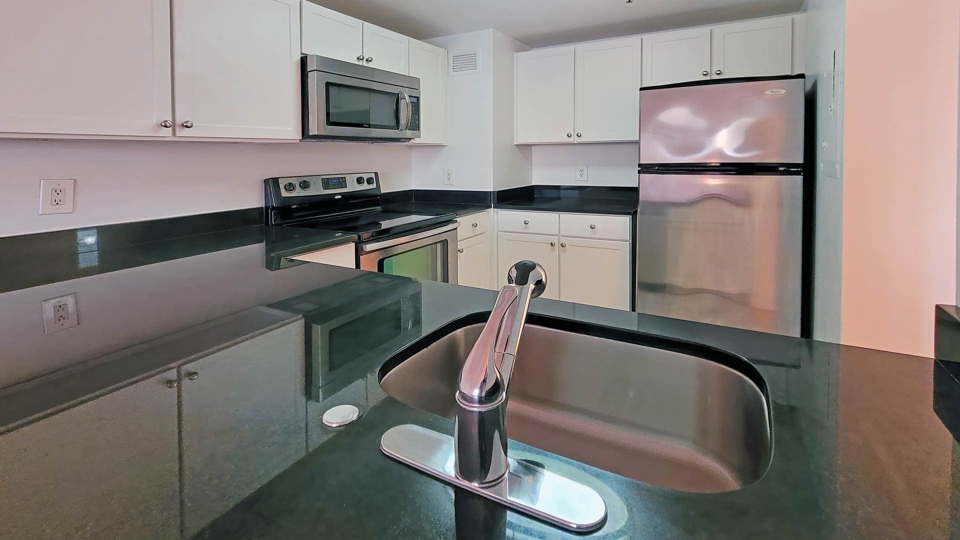Portside Towers Apartments 4 of 6