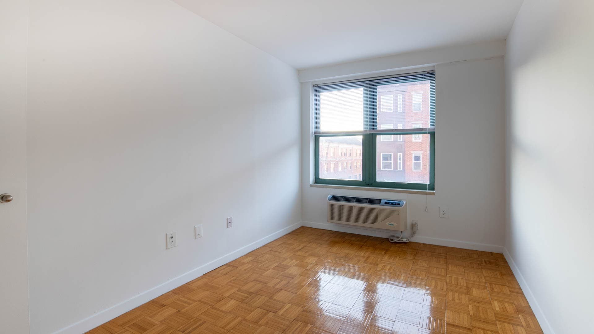 Portside Towers Apartments 4 of 8