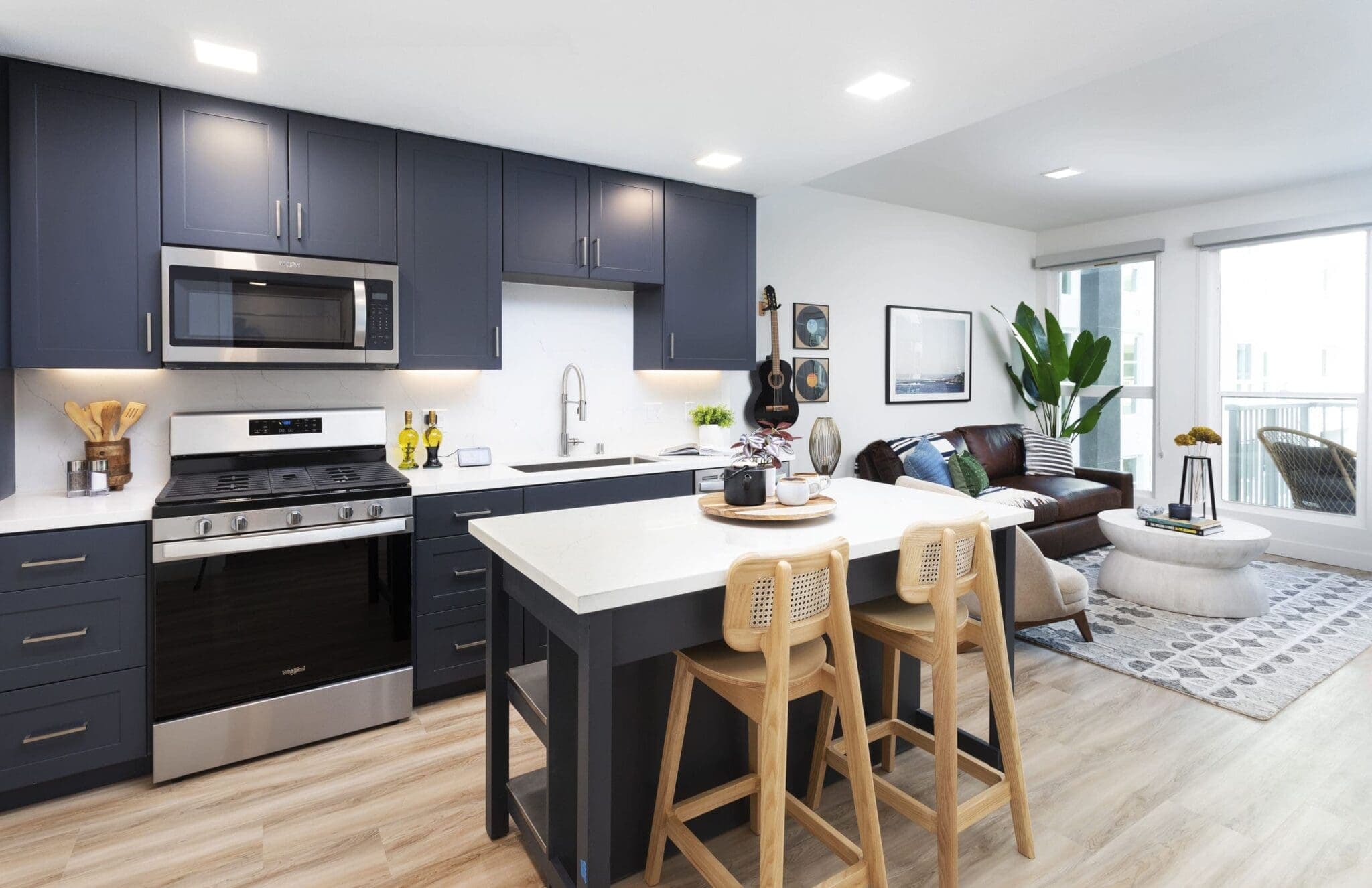 Modera 4 of 5