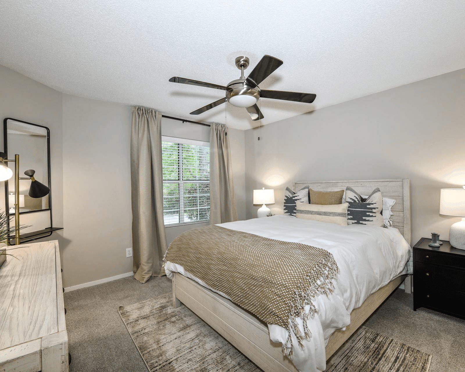 670 Thornton 2 of 12