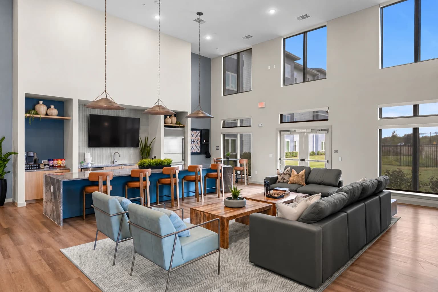 Cyrus Apartments 3 of 8