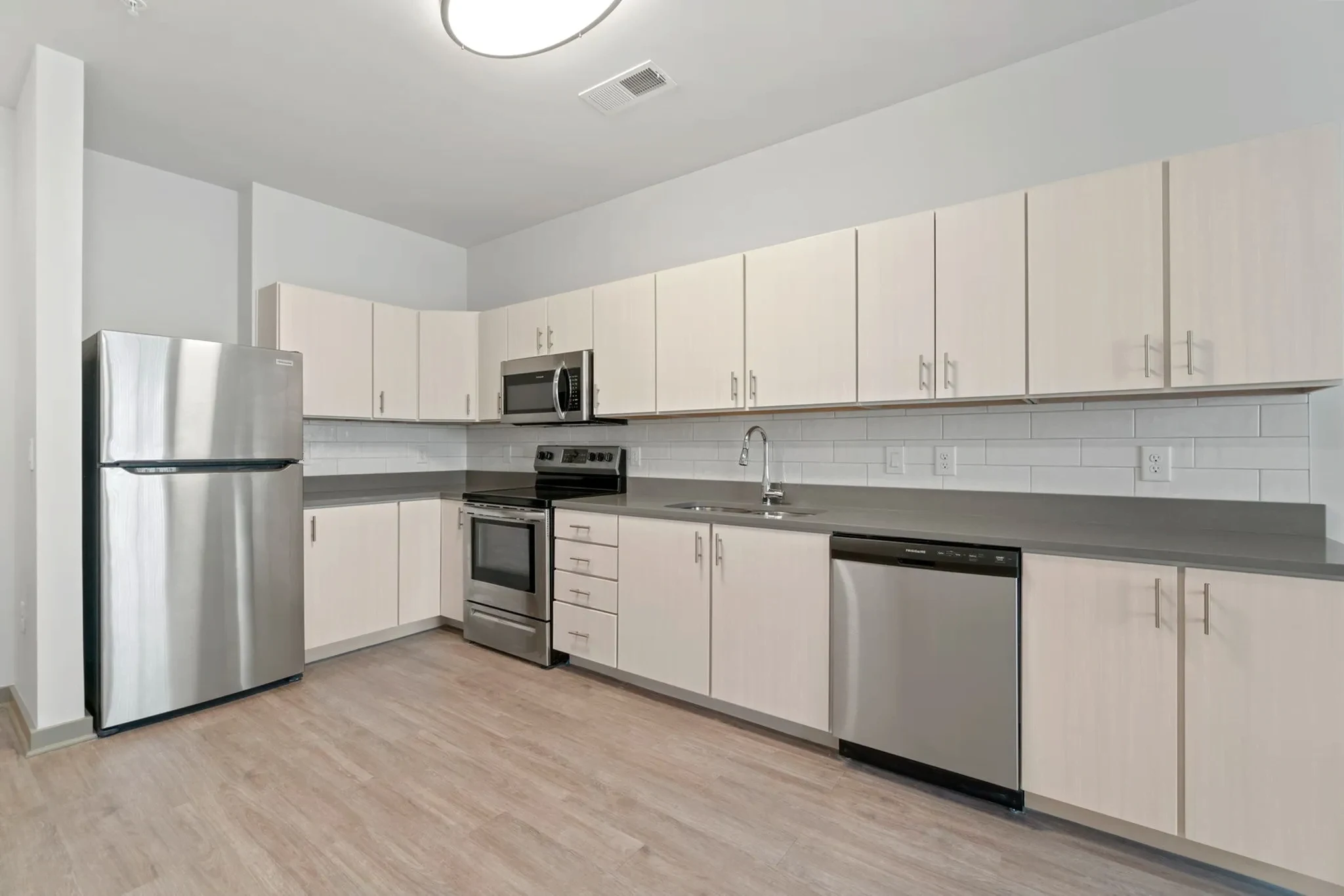 Metropolis Apartments 3 of 14