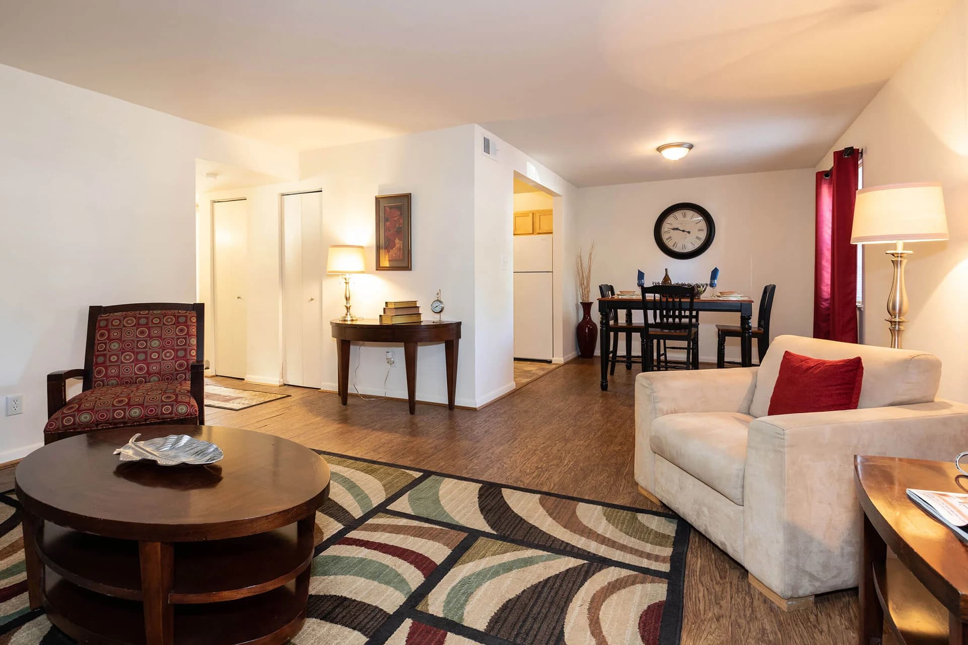 Newport Lake Apartments 4 of 6