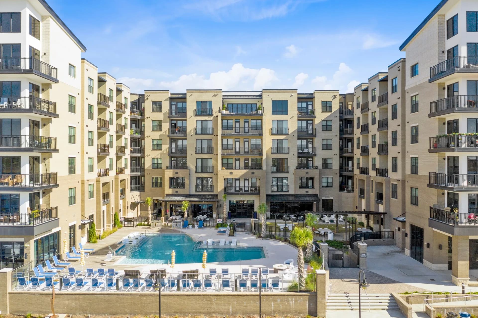 Pier 33 Apartments 3 of 8
