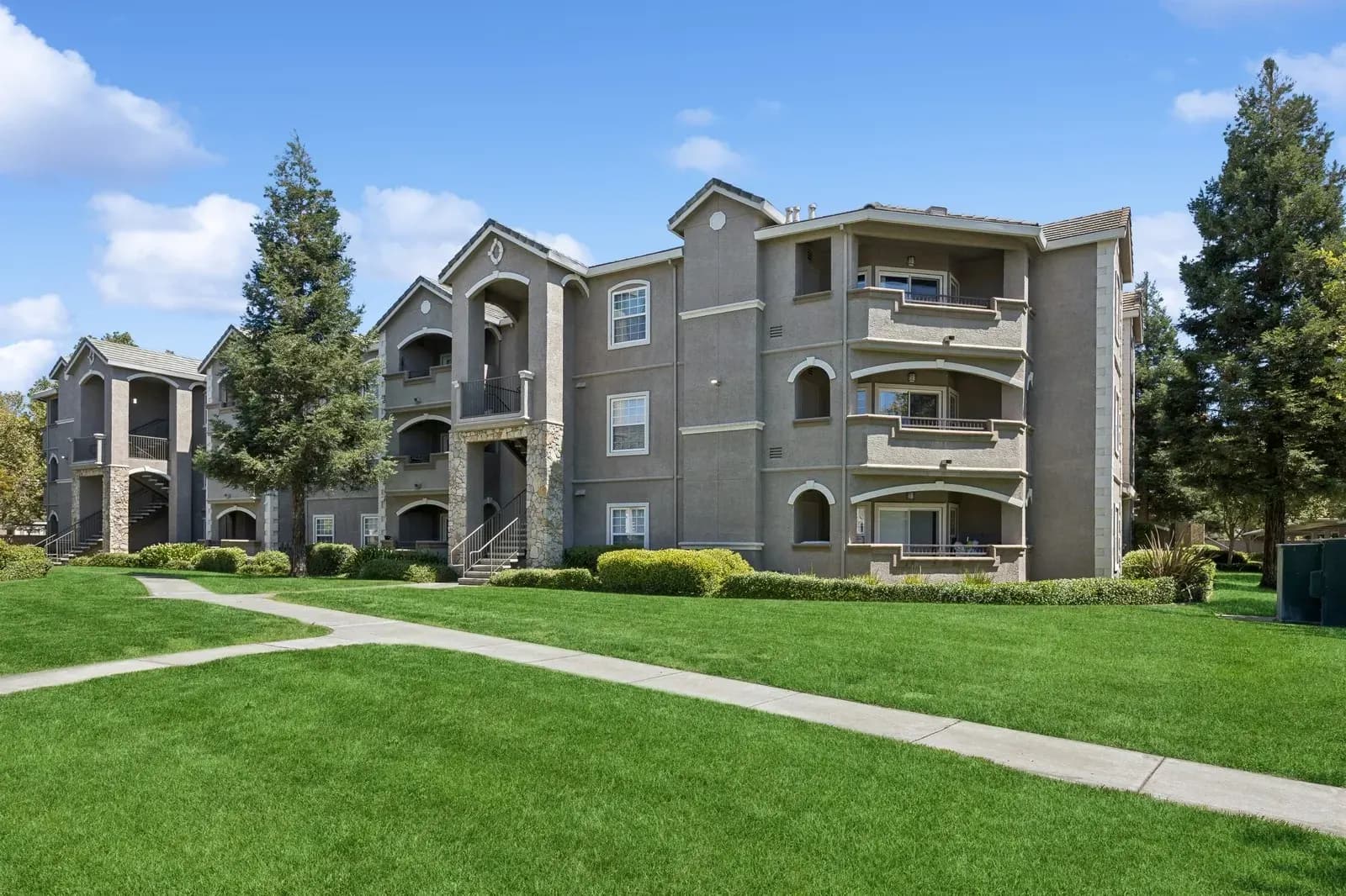 North Pointe Apartments 2 of 3