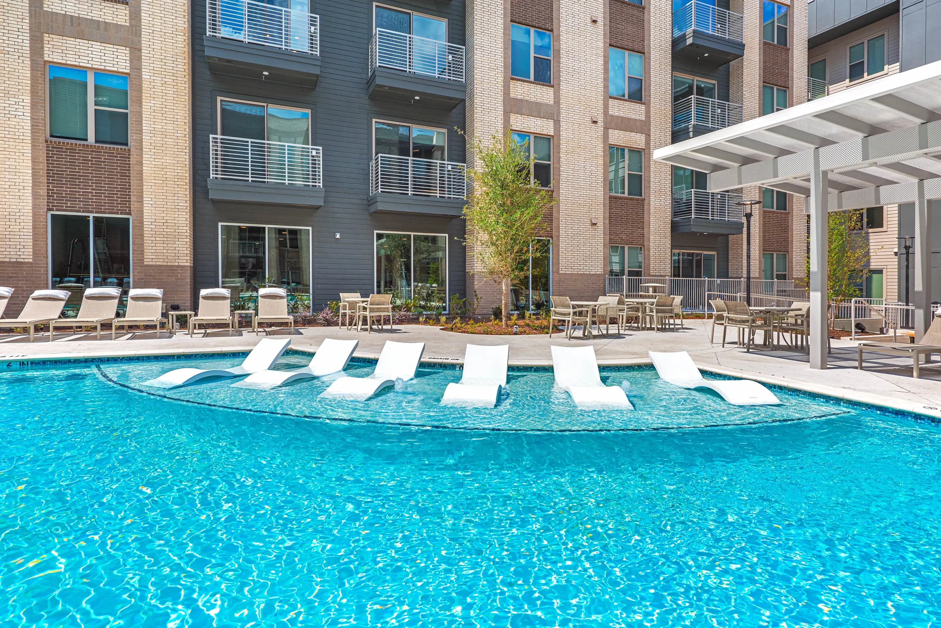 Luxia Preston 1 of 7