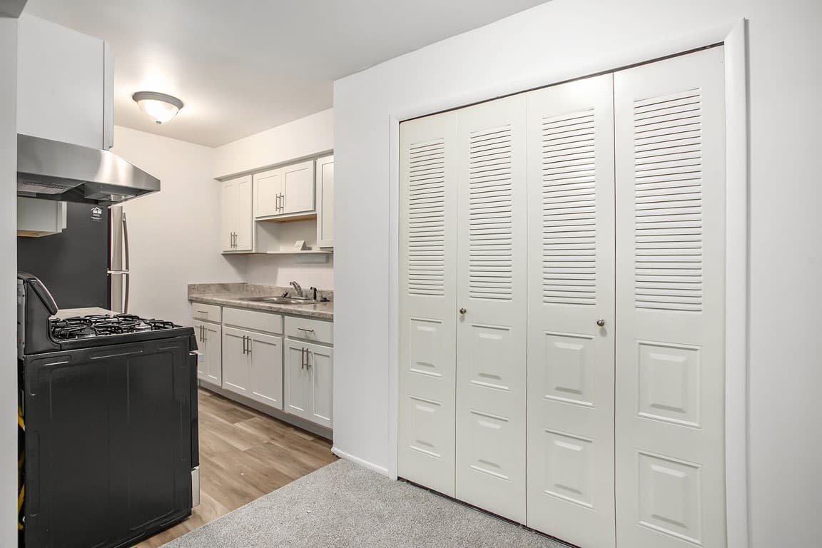 Fairlane Apartments 10 of 52