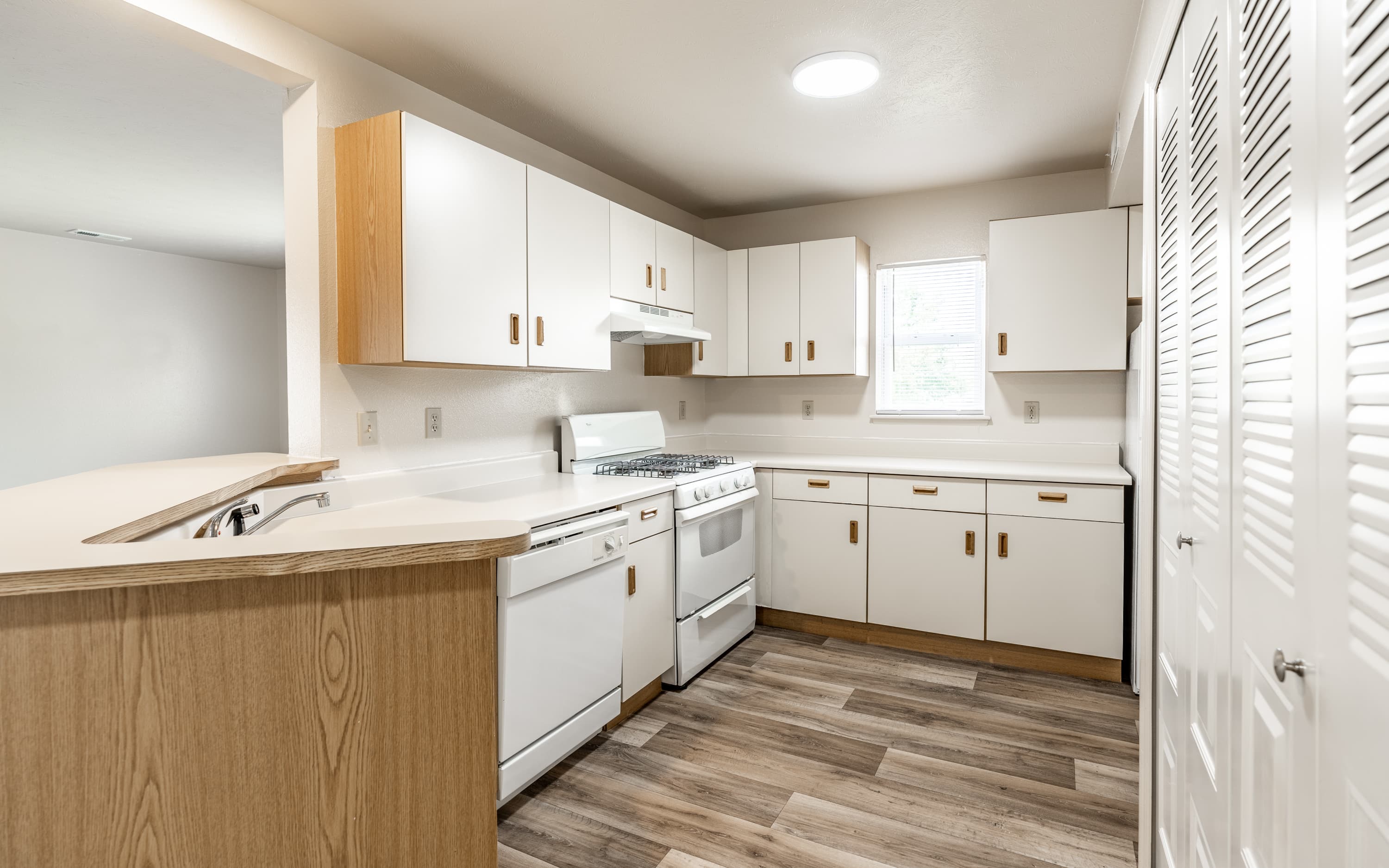 Huntington Cove Apartments 5 of 40