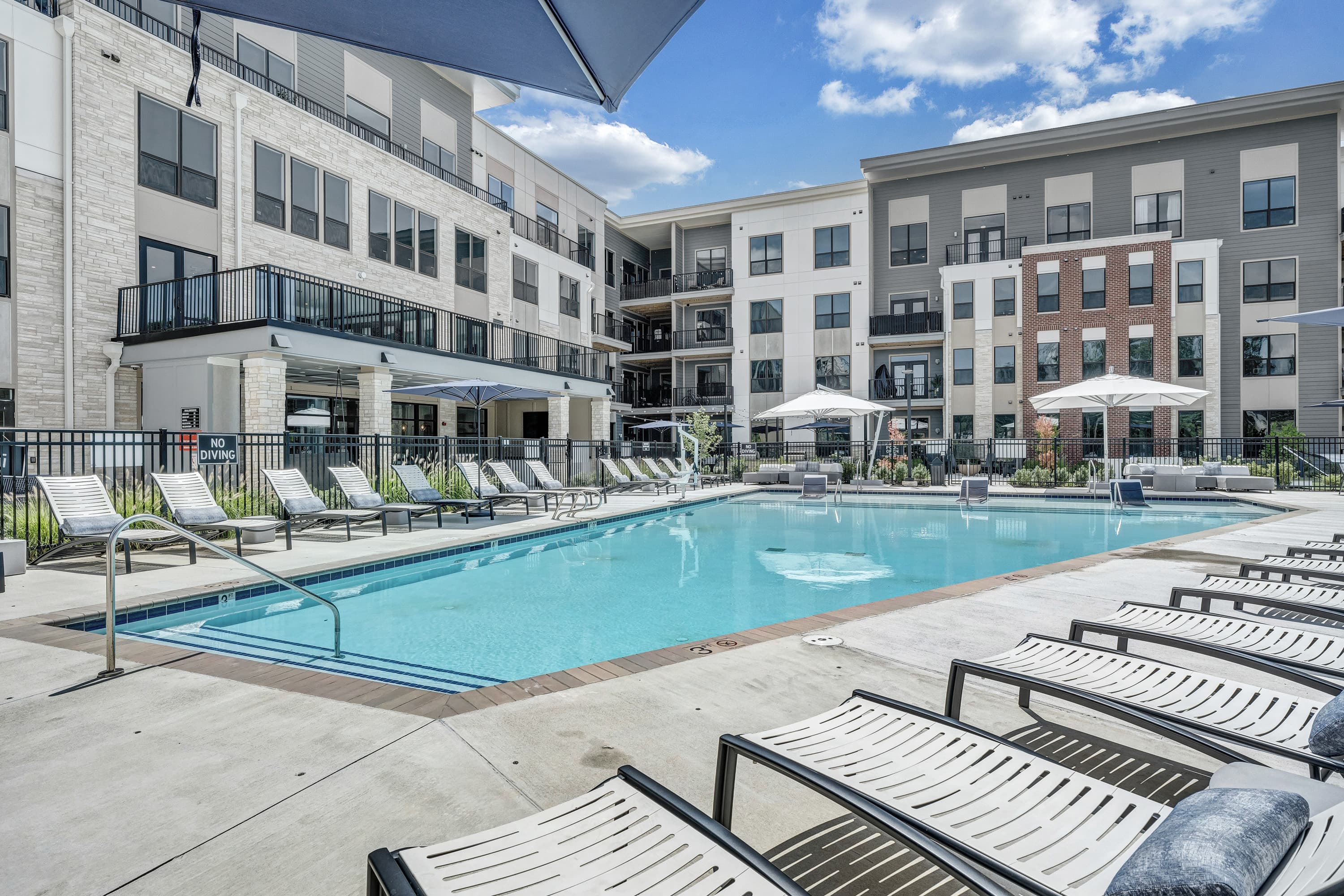 Luxe 360 on Centerpointe 60 of 88