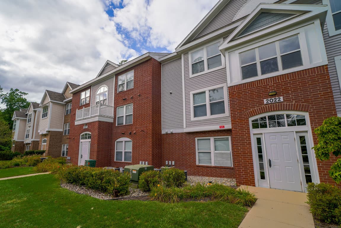 Orchard Lakes Apartments 43 of 52