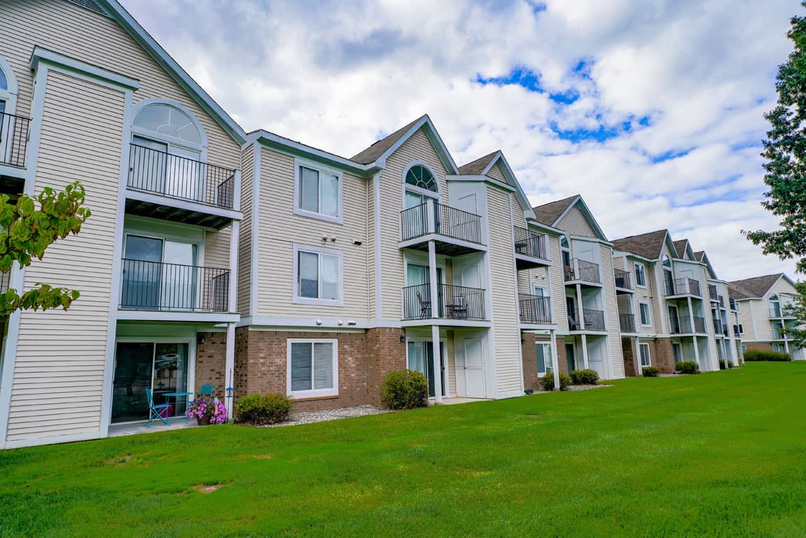 Orchard Lakes Apartments 45 of 52