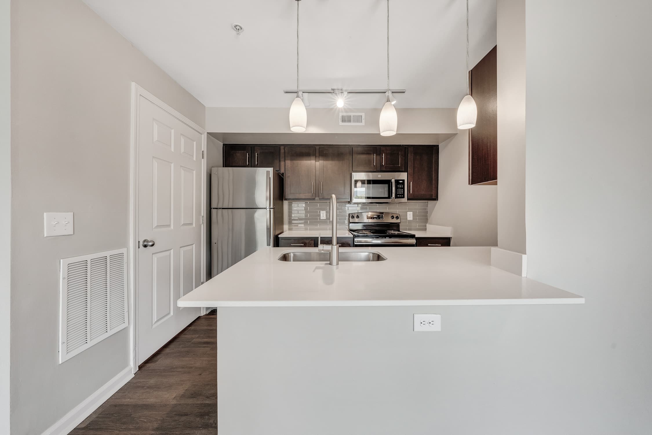 Sunscape Apartments 10 of 57