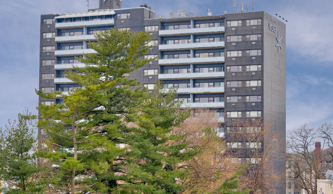Vista Apartment Homes 1 of 8