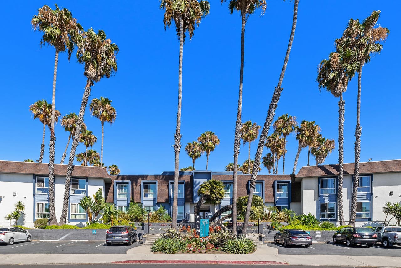 Palms Apartments 2 of 18
