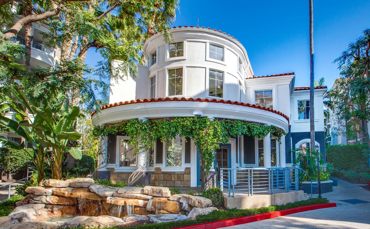 Villas at Park La Brea 1 of 8