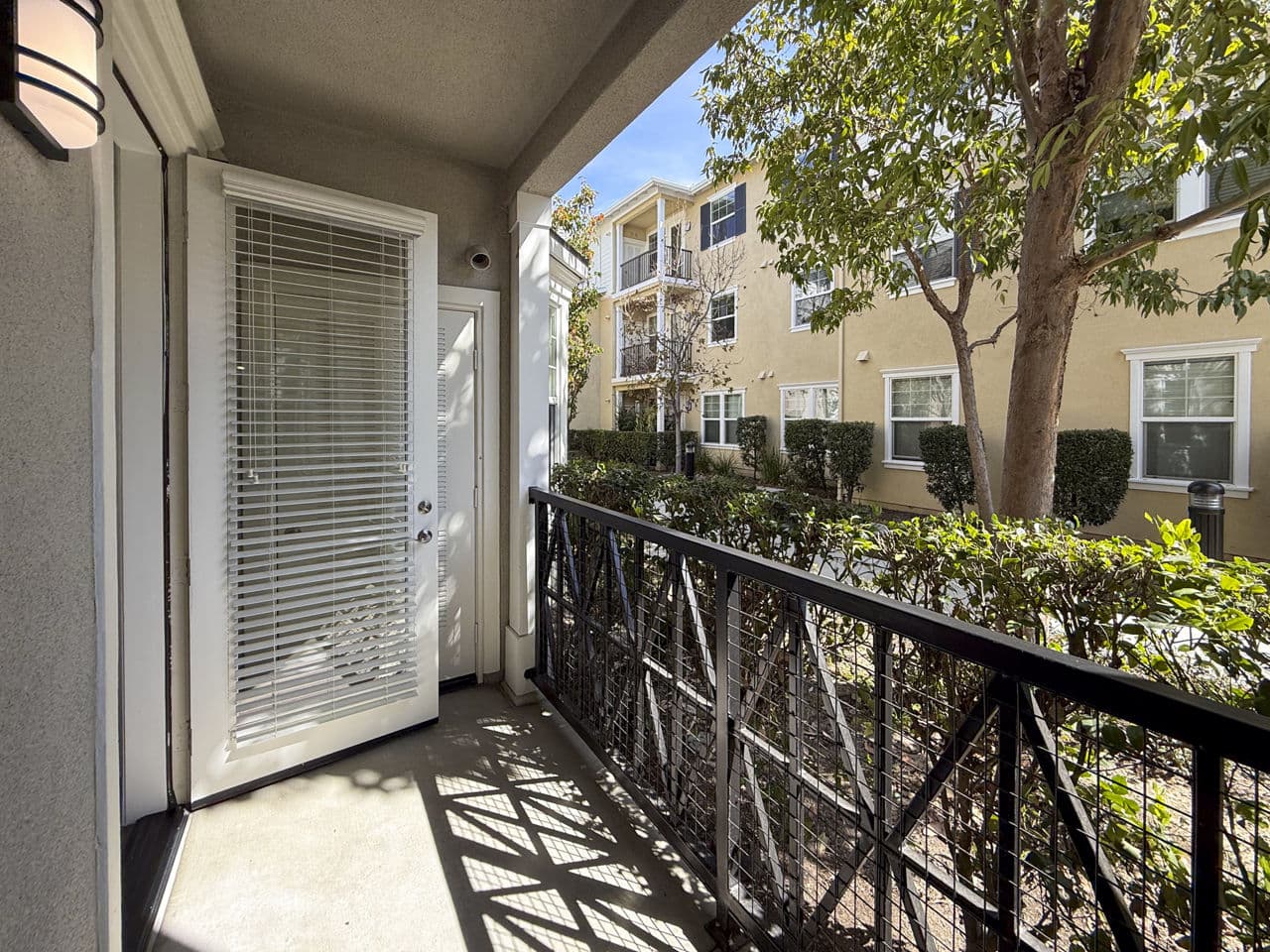 Coventry Court Luxury Senior Apartments Tustin Ca 14 of 30