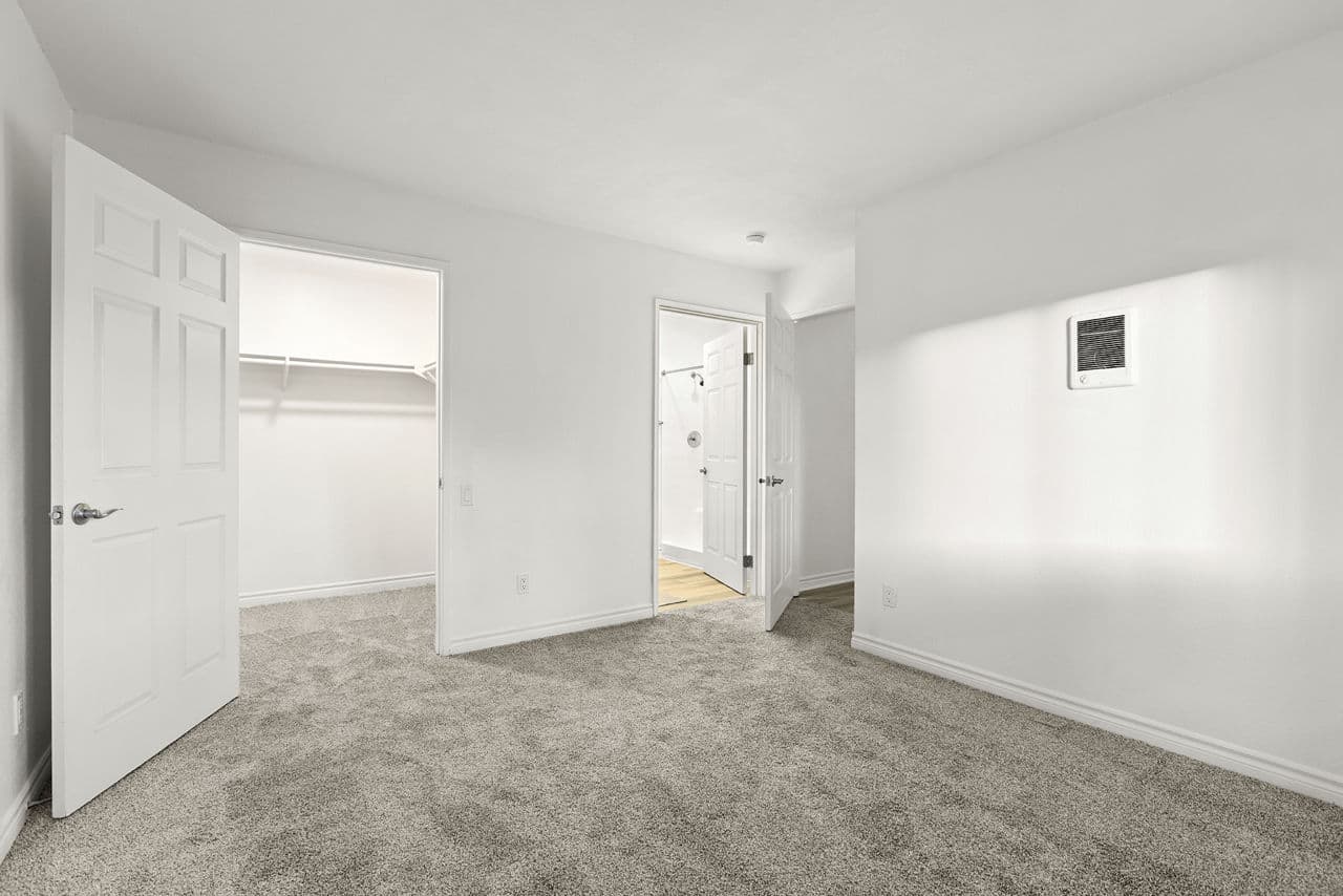 Ocean Breeze Apartments 24 of 30