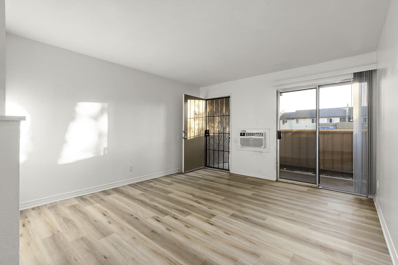 Ocean Breeze Apartments 17 of 30