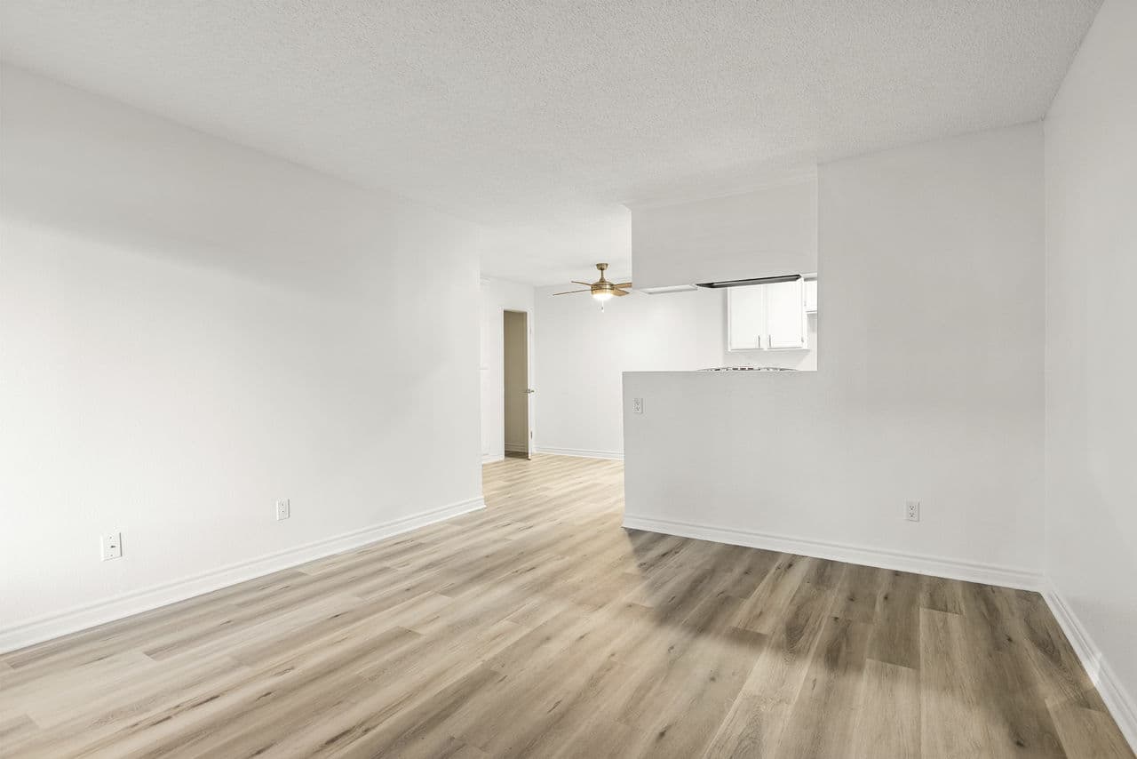 Ocean Breeze Apartments 19 of 30