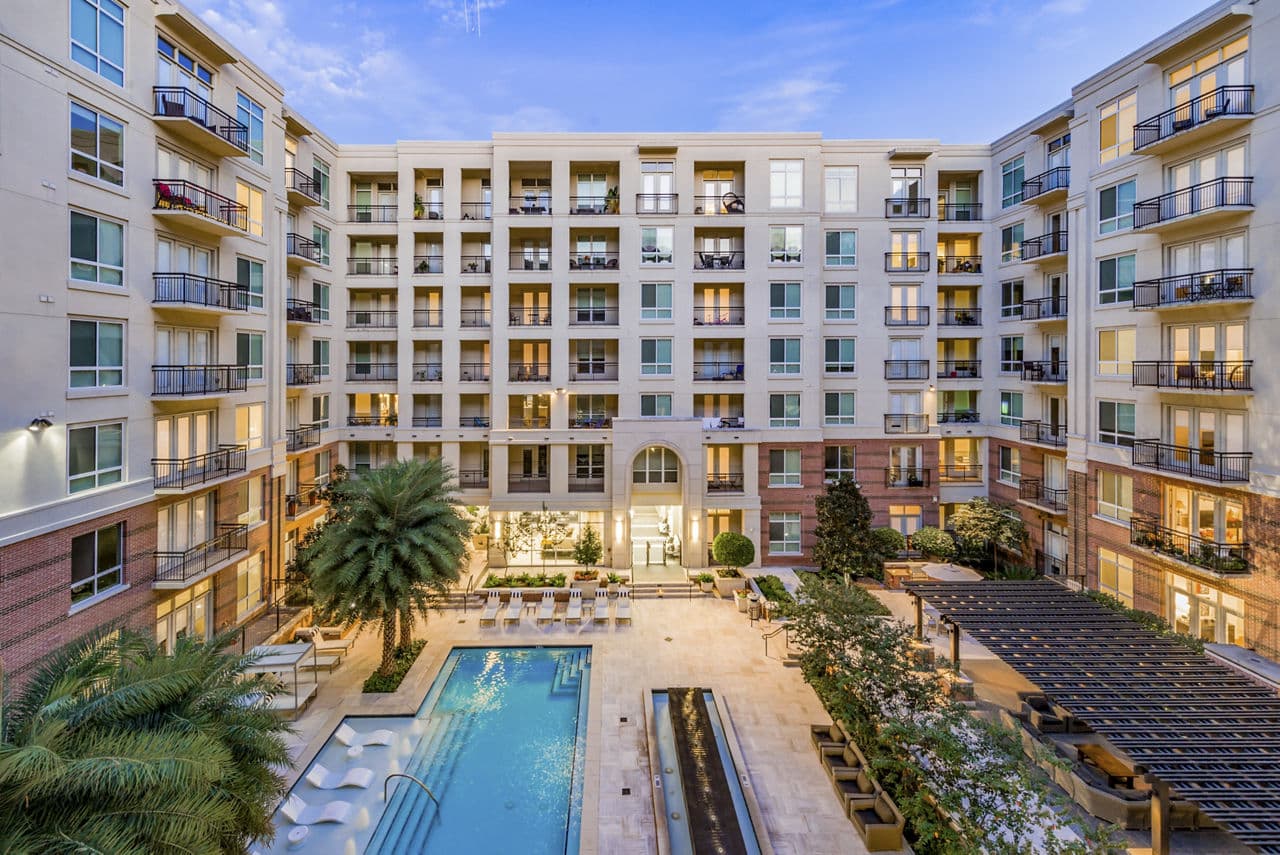 WaterWall Place Luxury Apartments 1 of 8