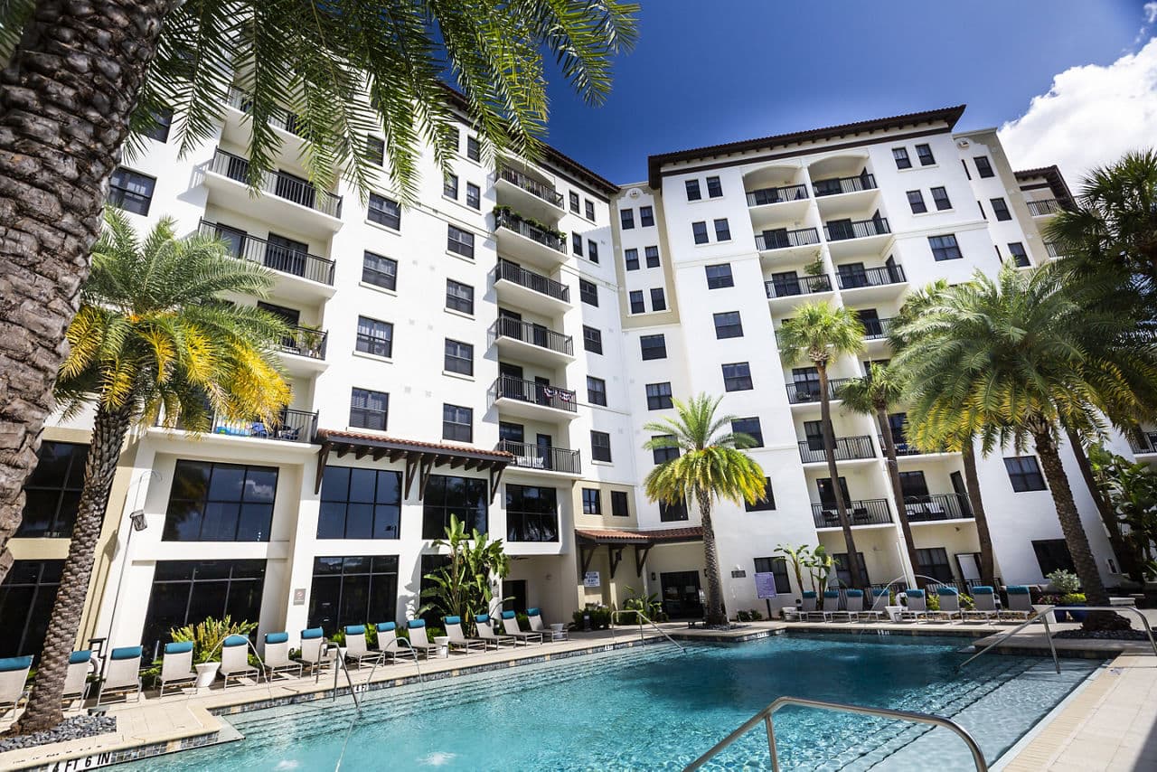 2 Bayshore Luxury Waterfront Apartments Tampa Fl 3 of 29