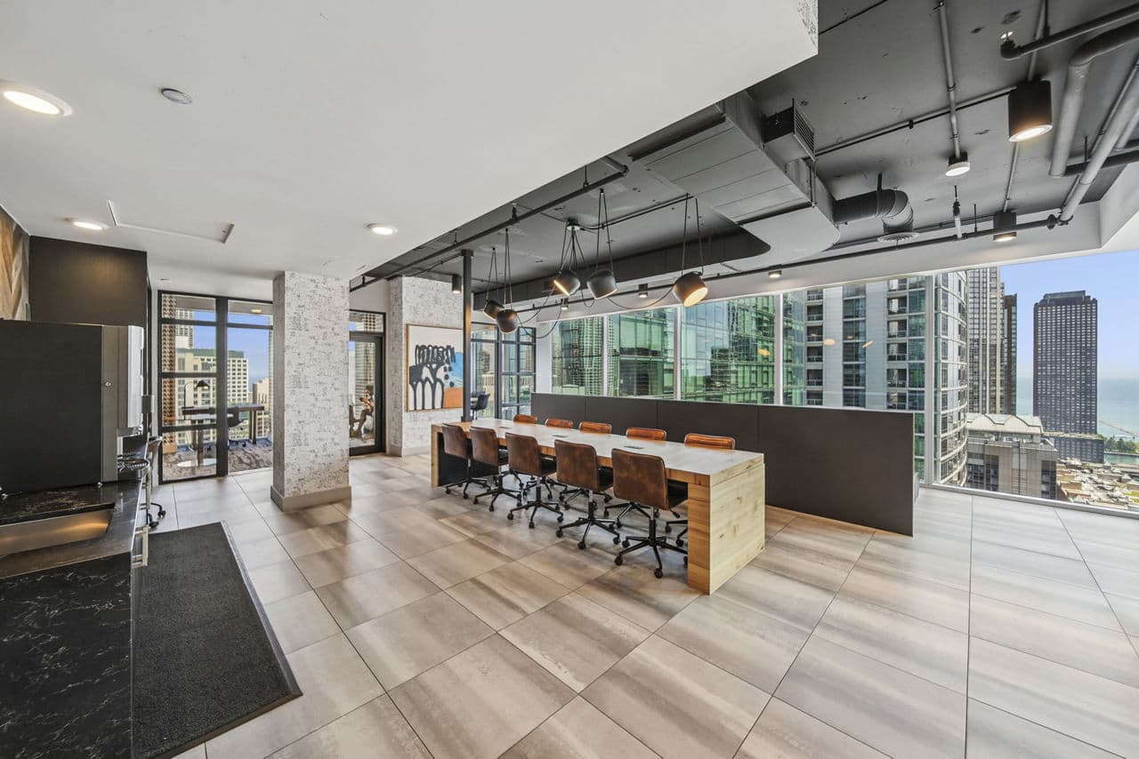 Aston Chicago Apartments 2 of 8