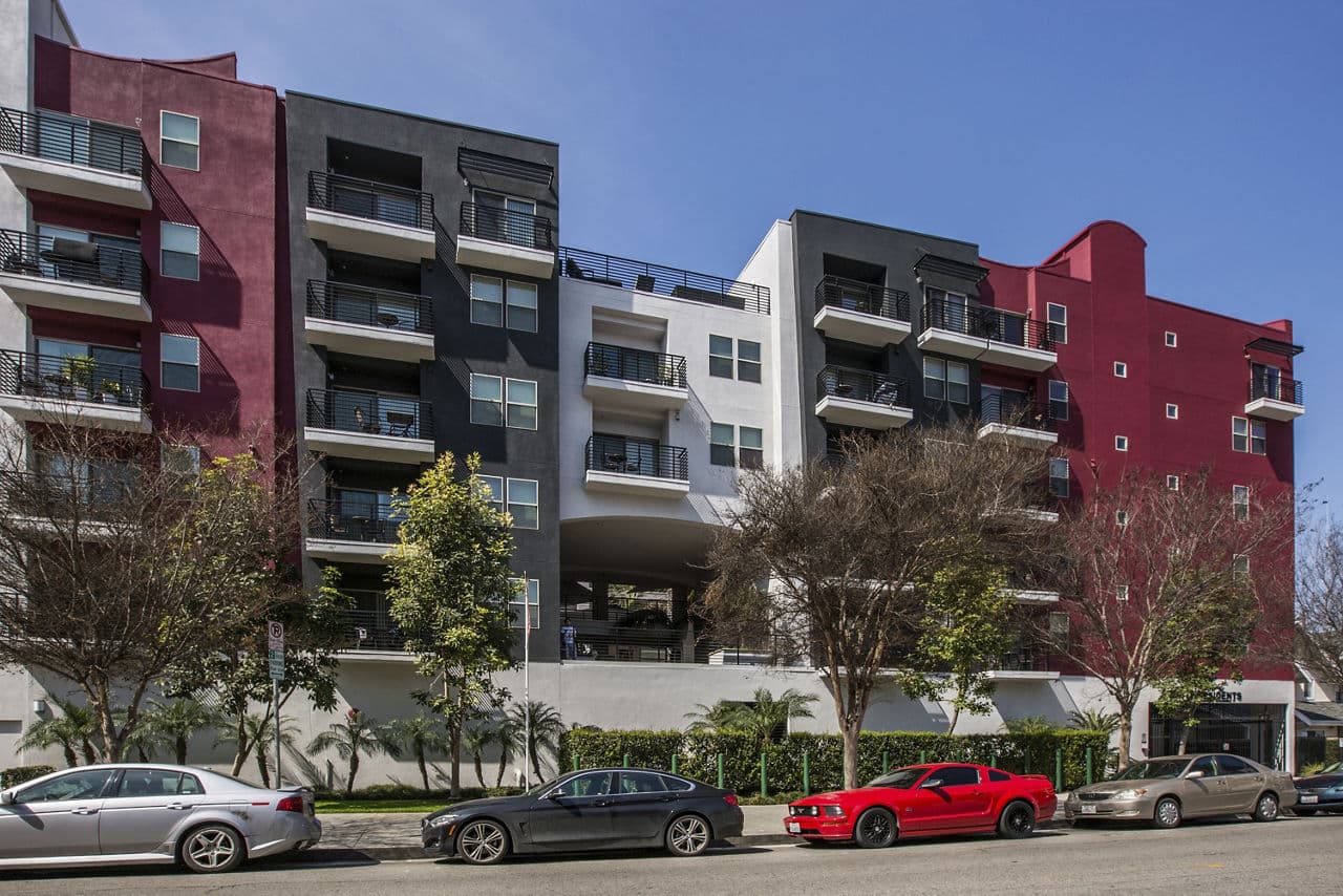 Avana on Wilshire Apartments 2 of 8