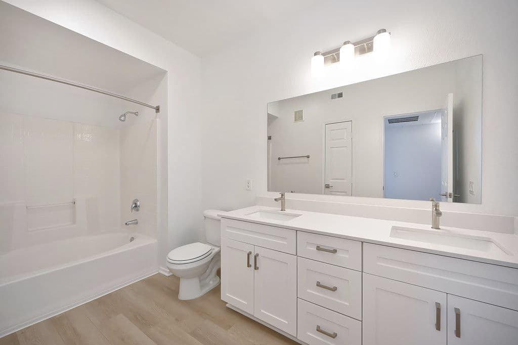 Eagle Glen Apartments 28 of 29