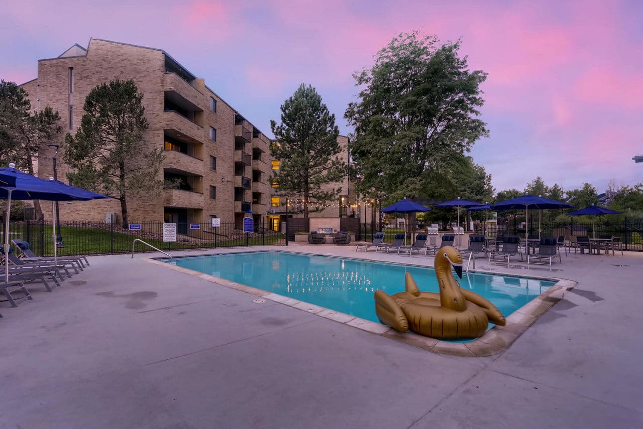 Lakeview Towers At Belmar Apartments Lakewood Co 3 of 20