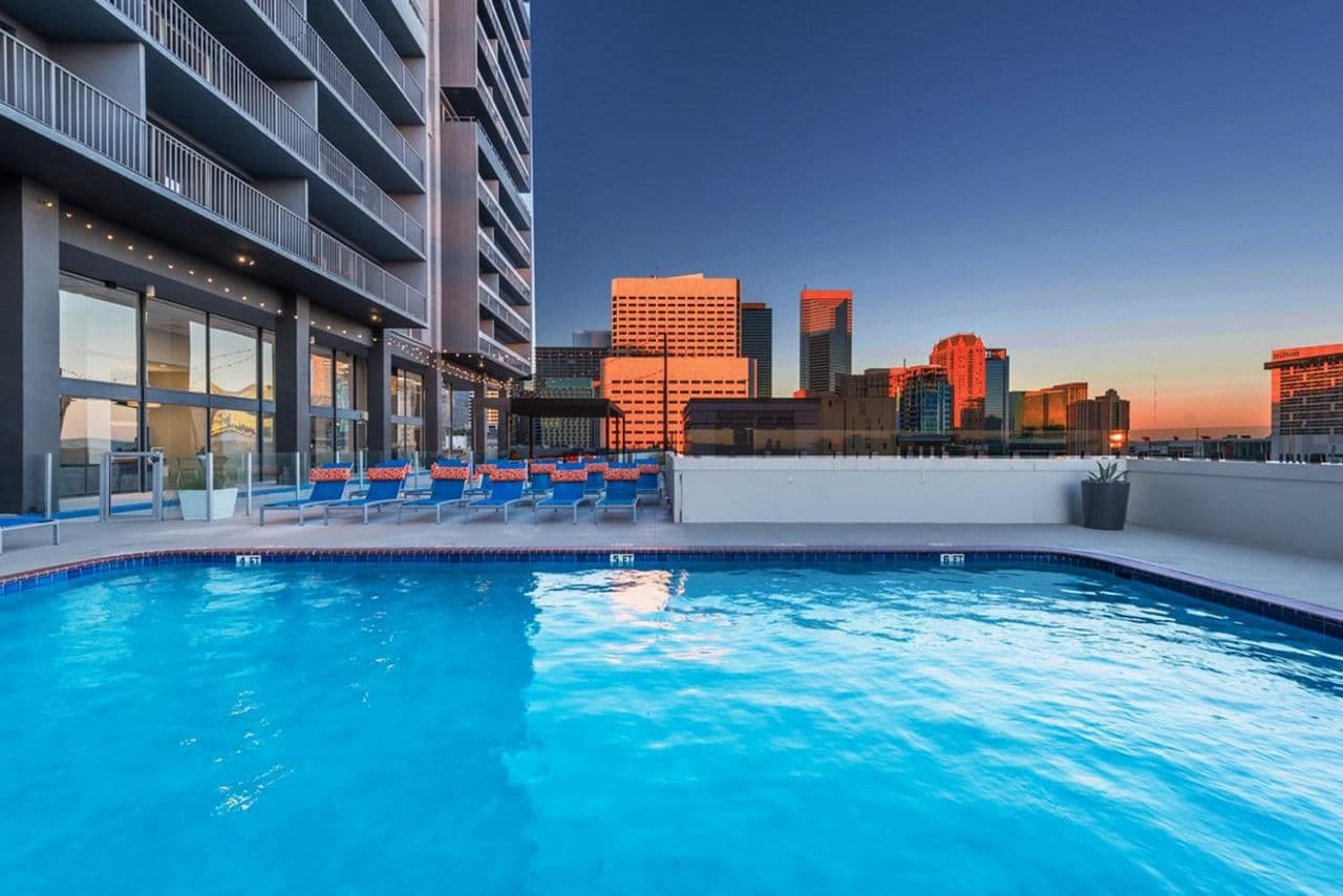 Houston House Apartments 2 of 8