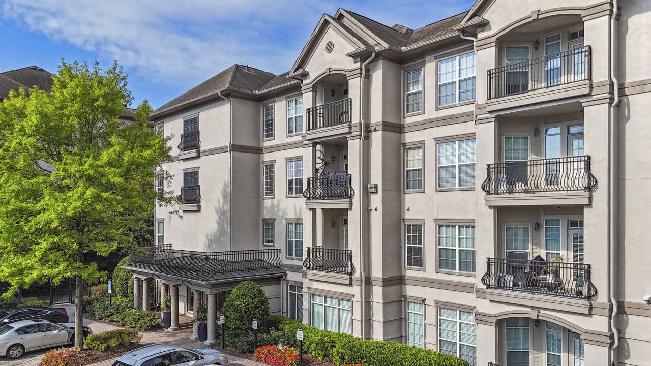 Avana Uptown Apartments 2 of 8