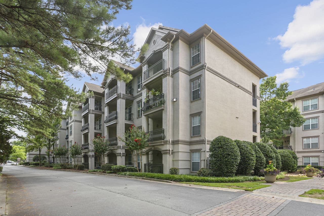 Avana Uptown Apartments 3 of 8