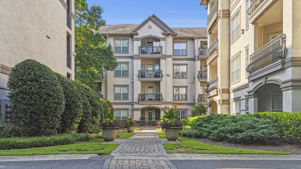 Avana Uptown Apartments 6 of 8