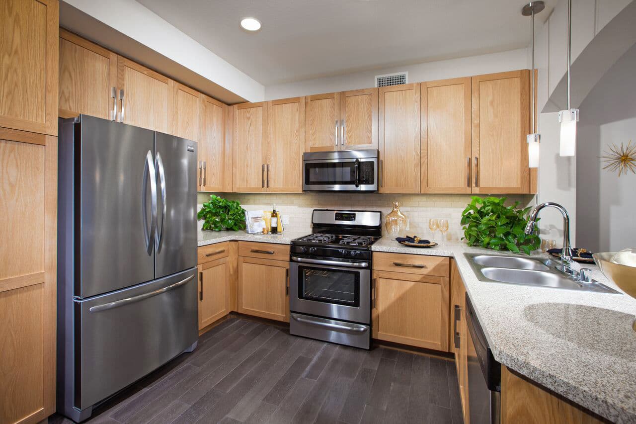 Carlyle Apartments 4 of 7