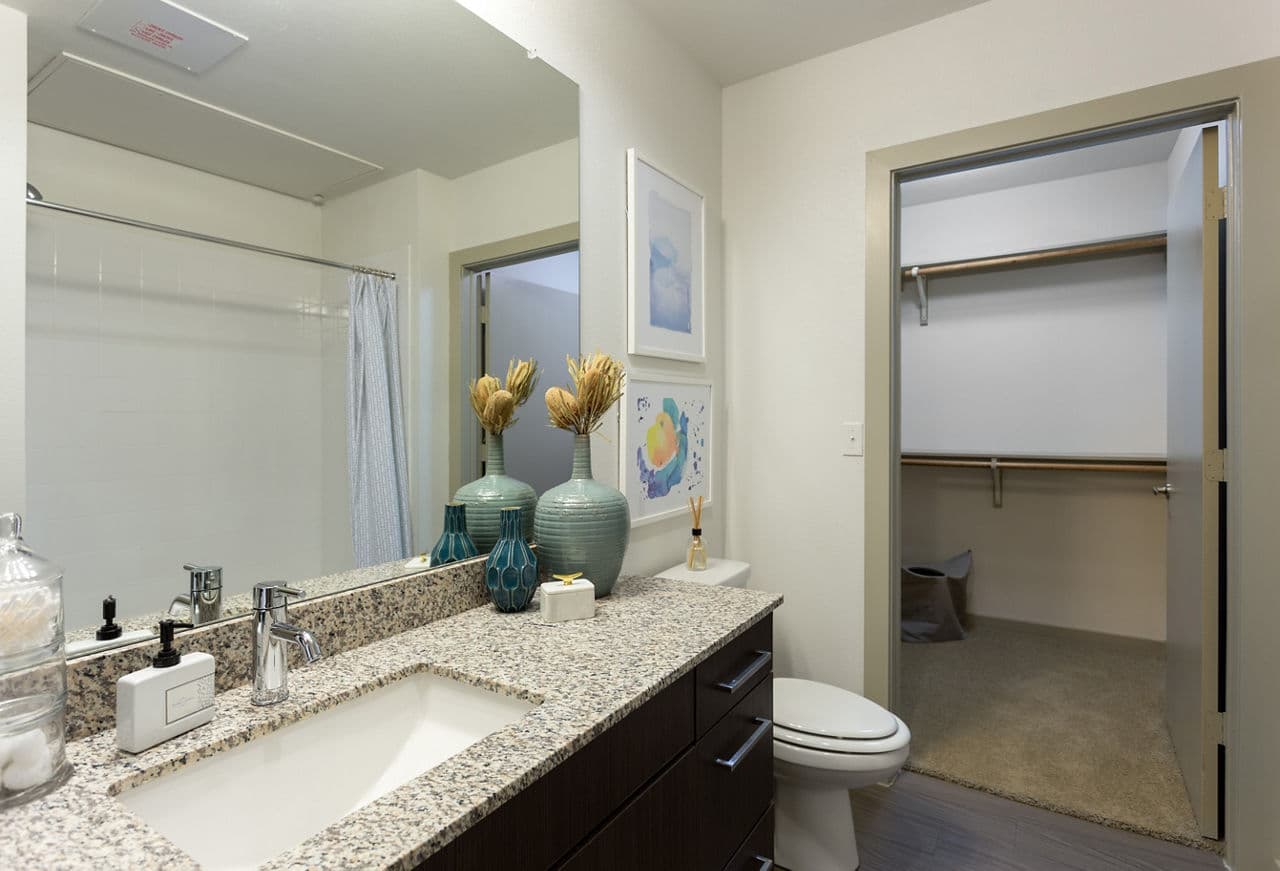 Azul Lakeshore Apartments 2 of 8