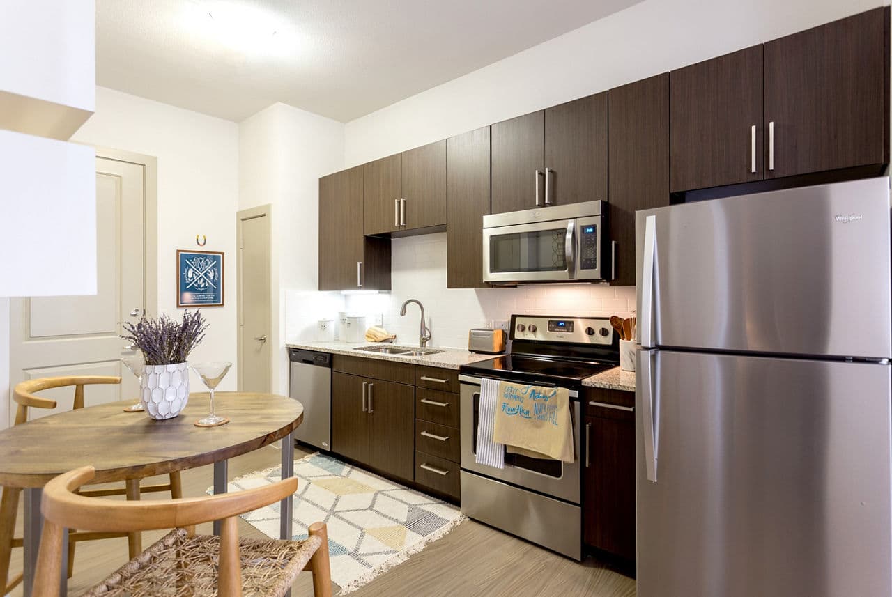 Azul Lakeshore Apartments 8 of 8