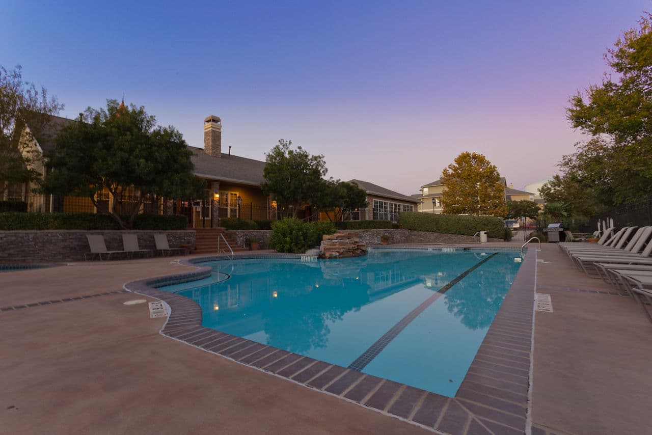 The Ravinia Apartments 1 of 8