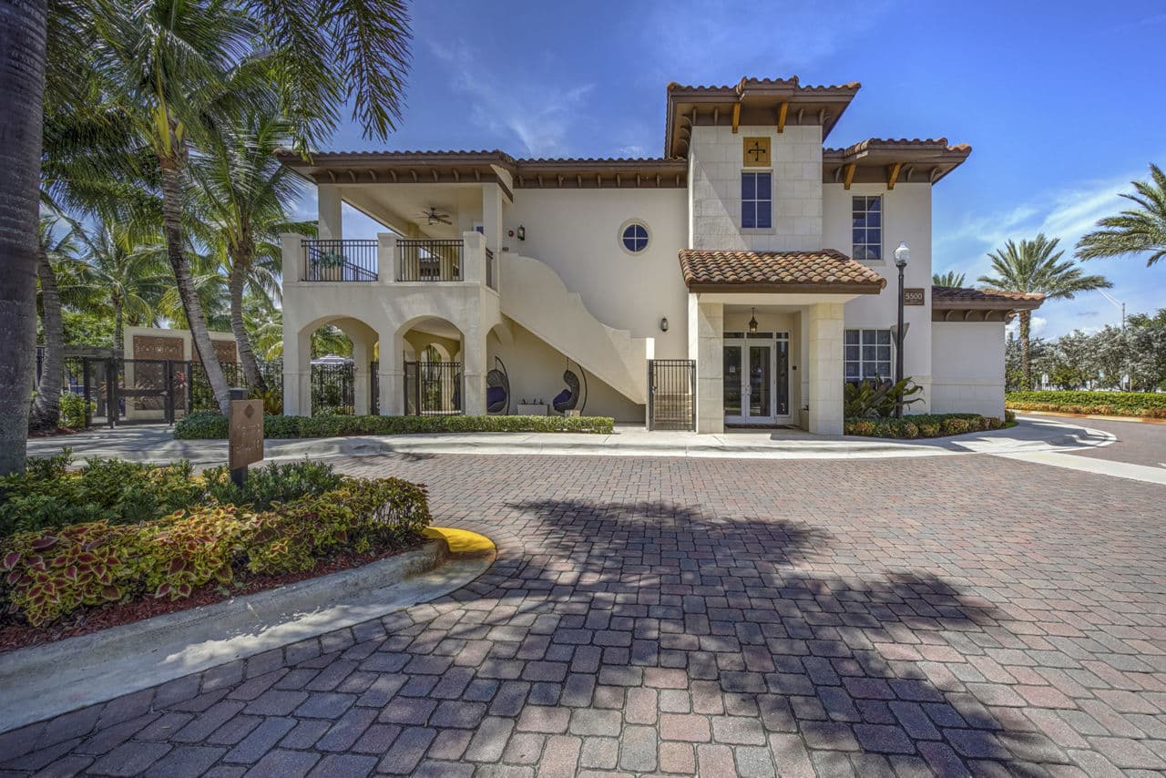 Solle Davie Apartments 2 of 28